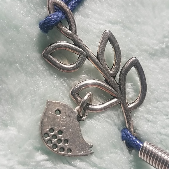 Bracelet~ Adustable leaf and bird bracelet - Picture 2 of 4